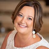 Photo of Deanna Hansinger