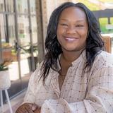 Photo of Robyn Thomas