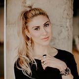 Photo of Alexandra Theis