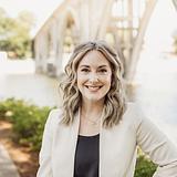 Photo of Hannah Ellis