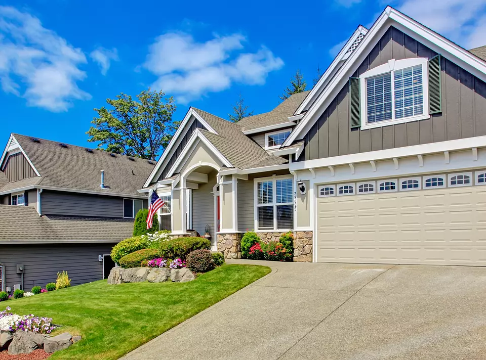 Real estate in Fort Wayne’s Sawmill Woods neighborhood.