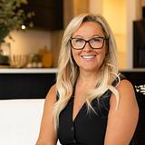 Photo of Natalie MacQuarrie