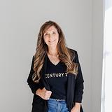 Photo of Stephanie Anglin