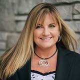 Photo of Julie Hacker