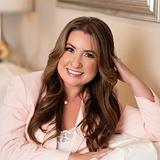 Photo of Lauren Hennessey