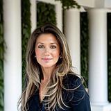 Photo of Jennifer Burns