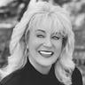 Photo of Kelli Yates