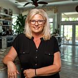 Photo of Michelle Carr