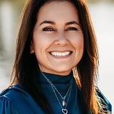 Photo of Rachel Robertson