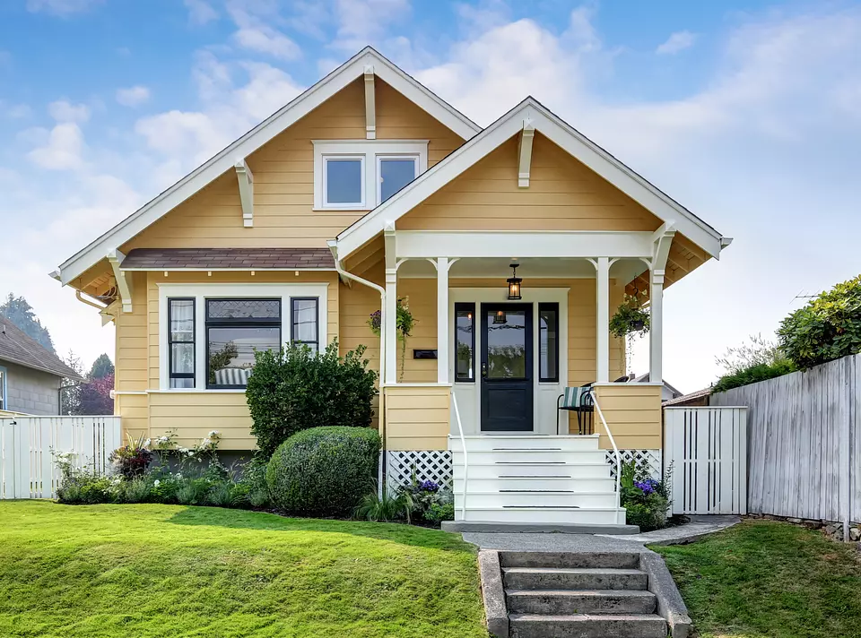 Real estate in Toledo’s Point Place neighborhood.