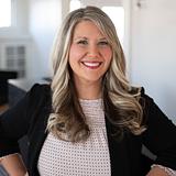 Photo of Jennifer Pape